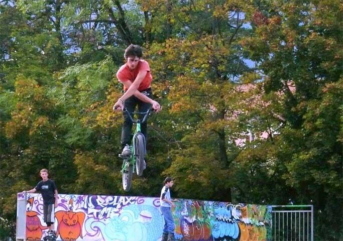 BMX jump au skate park de Gap