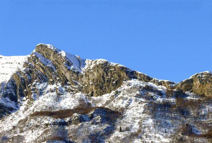 Pic (1 825 m) et brèche (1 657 m) de Charance