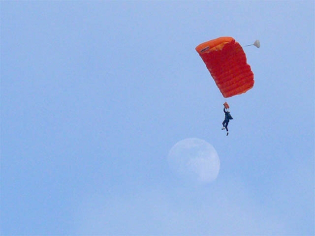 Parachutisme à Gap-Tallard : on peut y demander la lune !