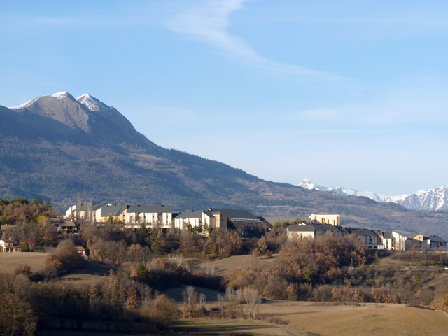 Quartier Général Guillaume du 4e RCh, vue générale depuis la Tourronde à l’entré sud de Gap (Hautes-Alpes)