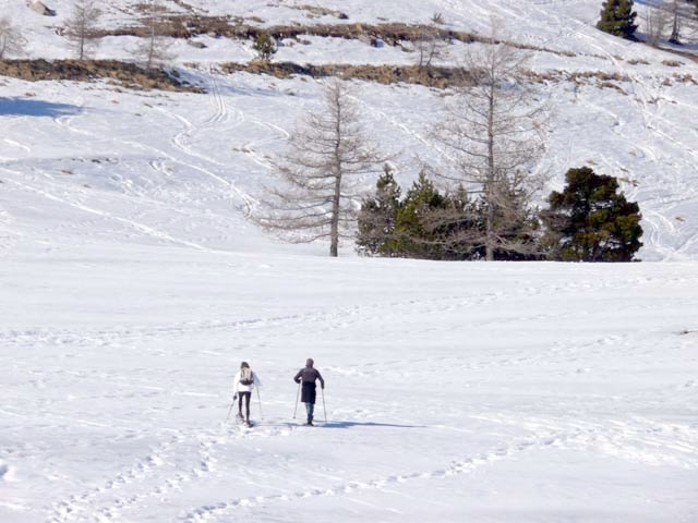 Balade raquettes dans les pentes neigeuses du pic de Gleize