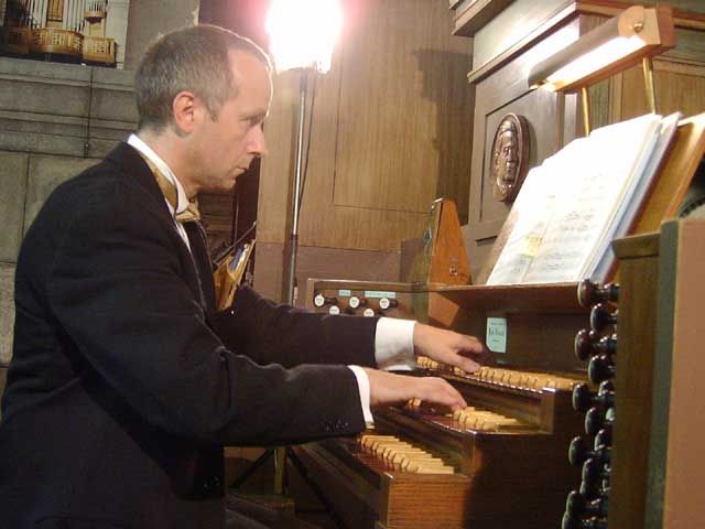 Sylvain Pluyaut, au grand orgue de la cathédrale de Gap