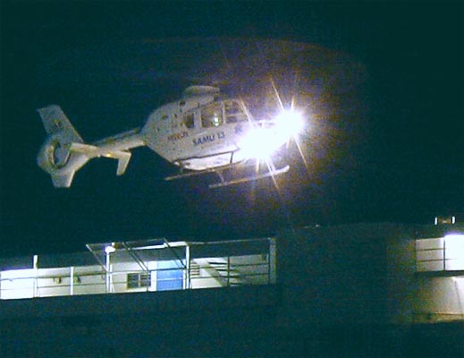Hélicoptère Eurocopter EC 135 T1 du SAMU 13, départ nocturne depuis l'hélistation du Chicas, pôle hospitalier de Gap