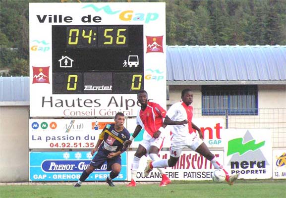 CFA groupe B 2006-2007 : Gap HAFC - 1 / AS Monaco rserve pro - 0. Le joueur gapenais est le n9 Lamine Djaballah, attaquant et butteur de la partie  la 61e minute