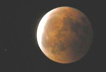 Eclipse de lune 03/03/2007, sortie de la totalité le 04/03/2007