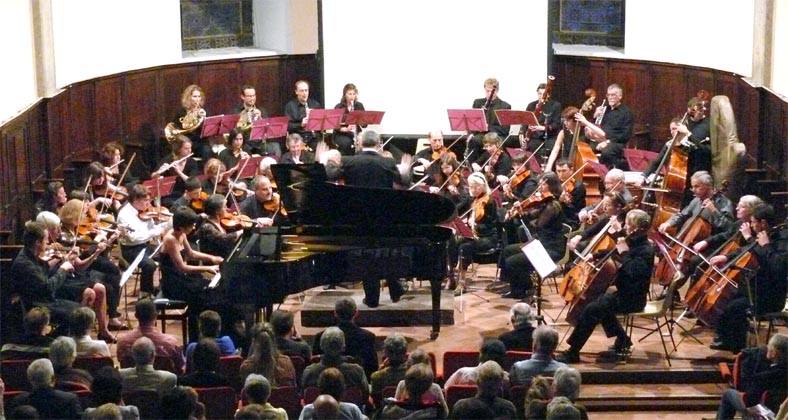 Concerto pour piano et orchestre en la mineur de Schumann, par Fanny Azzuro, piano, l’orchestre Opus sous la direction de Jean-Christophe Keck (Gap, les Pénitents, 12 octobre 2008)